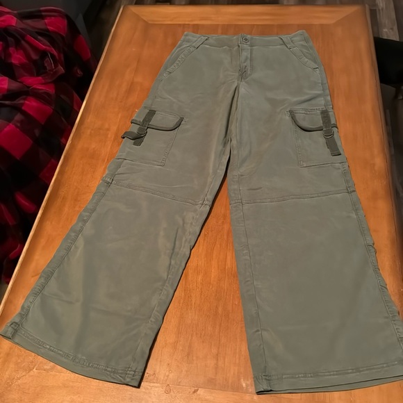 American Eagle Cargo lowrise wide leg 0 short - Picture 1 of 11